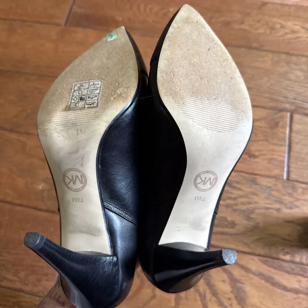 Michael Kors MK 7.6 M Black Leather Ankle Boots Front Zipper Pointed Toe Witchy